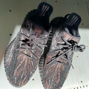 Men’s adidas Yeezy Boost 350 V2
 MX Dark Salt size 7,5